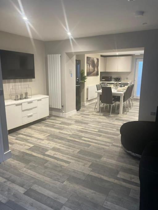 Rivendell Modern 2 Bedroom Apartment In St Peters Village Sleeps 6 Бродстерс Екстер'єр фото