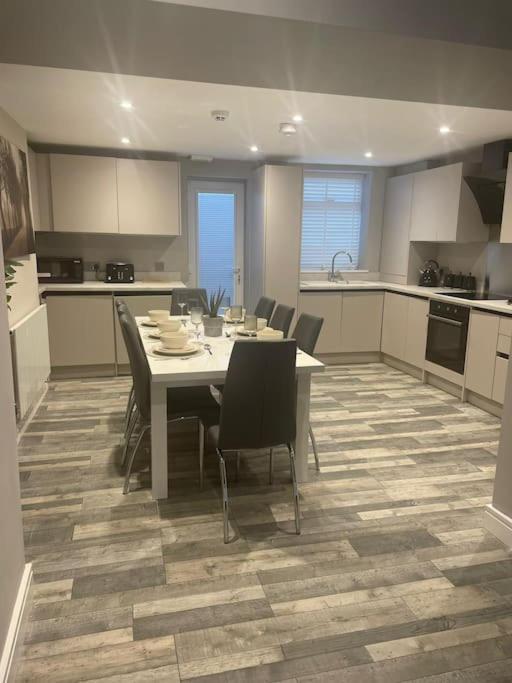 Rivendell Modern 2 Bedroom Apartment In St Peters Village Sleeps 6 Бродстерс Екстер'єр фото