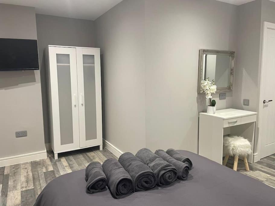 Rivendell Modern 2 Bedroom Apartment In St Peters Village Sleeps 6 Бродстерс Екстер'єр фото